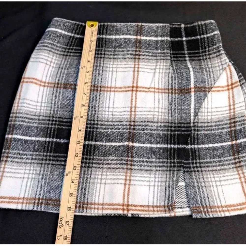 Windsor ~ Plaid‎ Mini Skirt ~ Size M ~ Black/White/Brown Plaid ~ High Waist/Slit